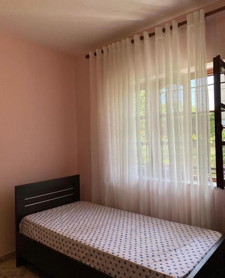 Roeli'S Guest House Поградец Екстериор снимка