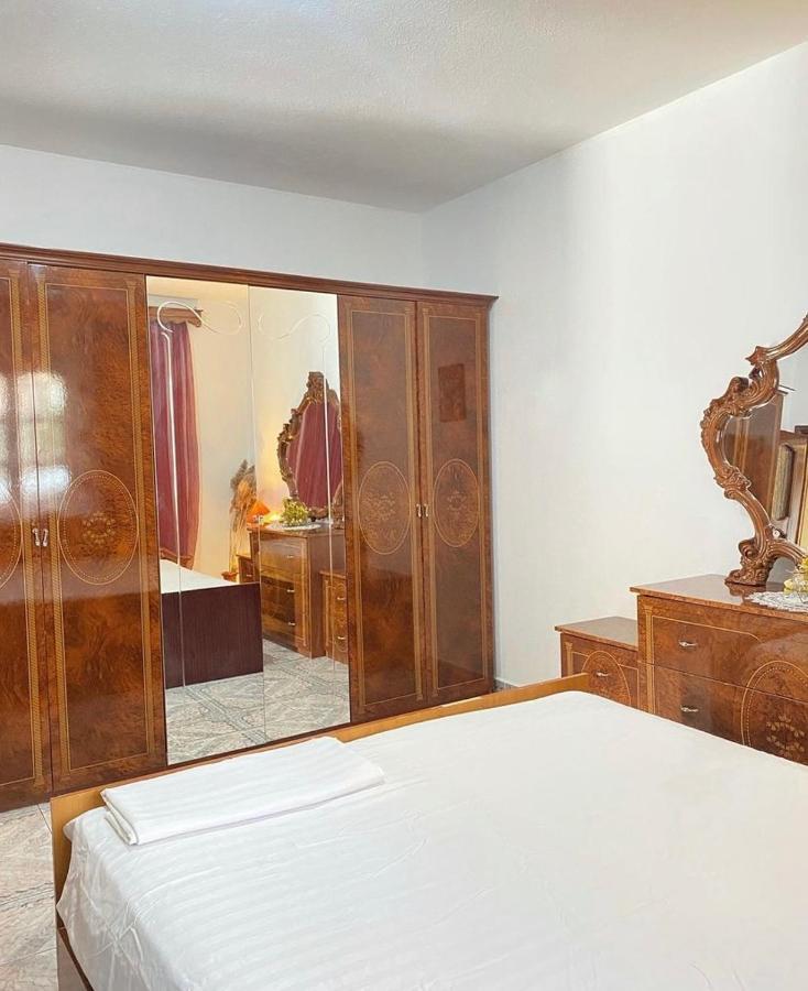 Roeli'S Guest House Поградец Екстериор снимка